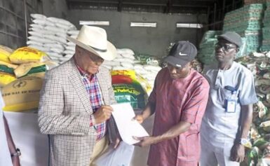 Julius Berger Commiserates and rallies to the aid of flood victims across its operational areas….as Company  Donates Food to Flood Victims